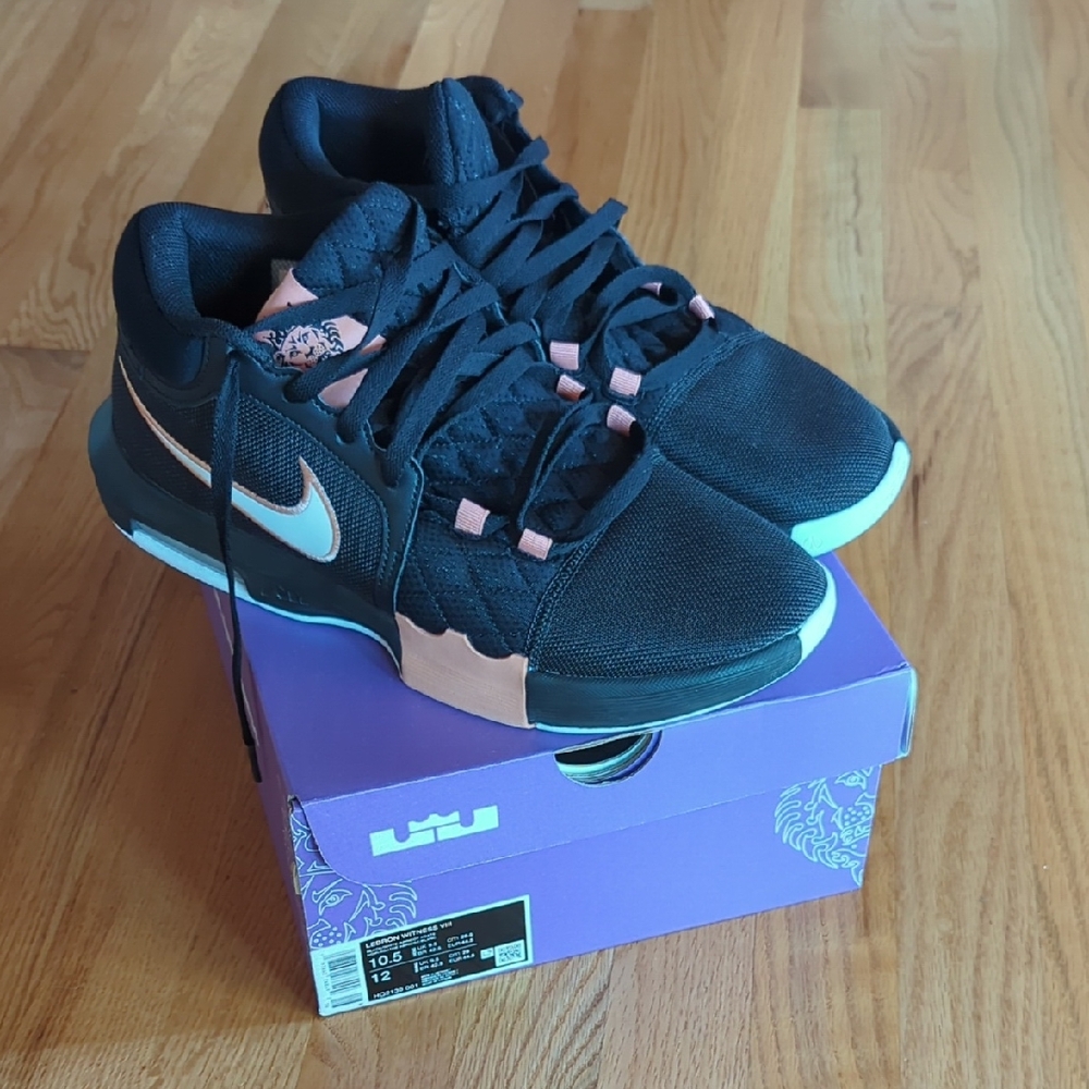Nike LeBron Witness VIII Basketball Shoes